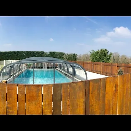 Gite, Piscine Chauffee Et Couverte *